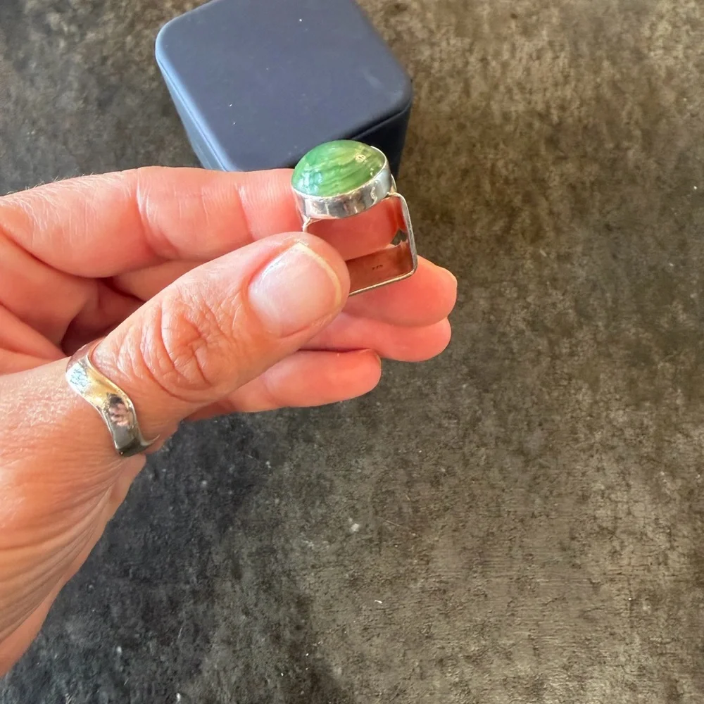 Unique Green Ring Sterling Silver Size 7 Square - Picture 7 of 7